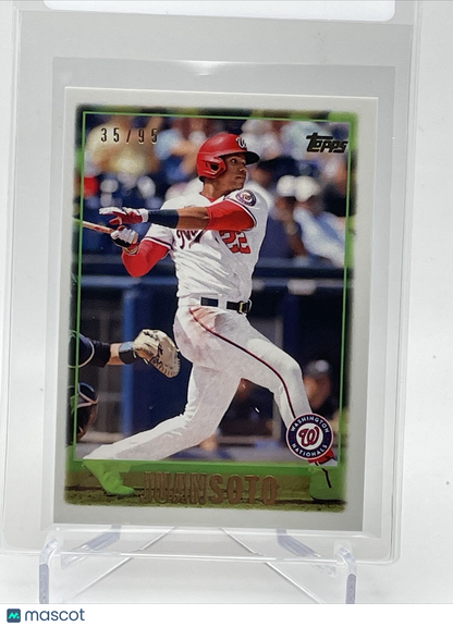 2021 Topps Transcendent Juan Soto Baseball Card #1997-JS 35/95 1997 Topps