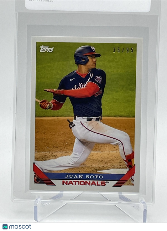 2021 Topps Transcendent Juan Soto Baseball Card #1993-JS 35/95 1993 Topps