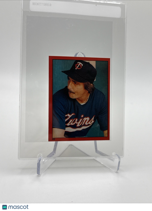 1982 O-Pee-Chee Stickers Rob Wilfong Baseball Card #205 NM-MT FREE SHIPPING